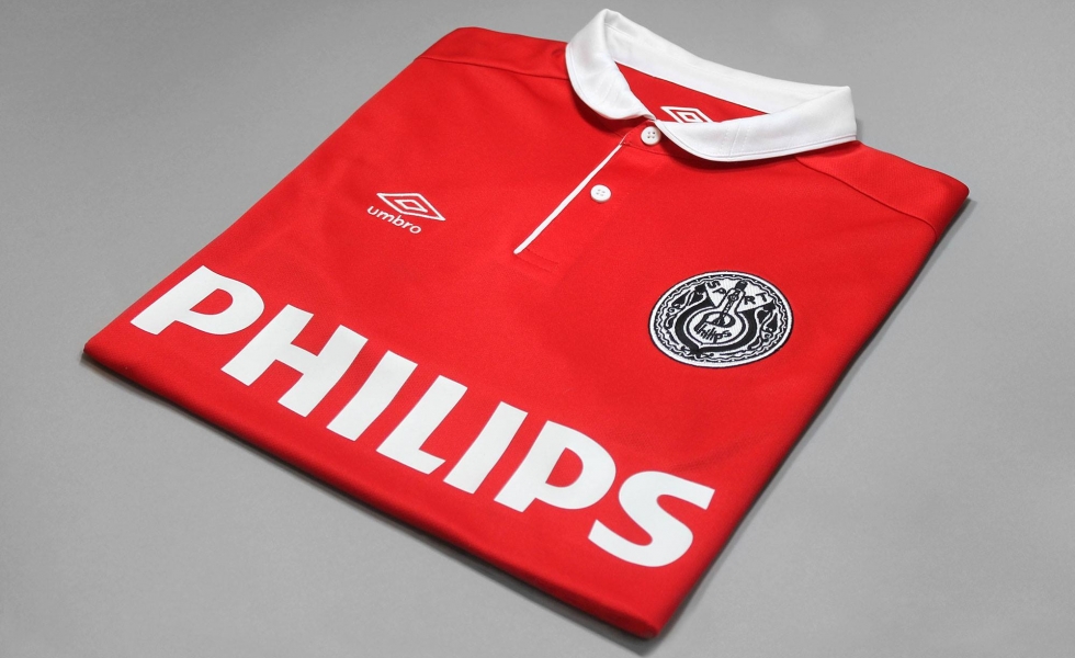 Umbro presenta il PSV Heritage kit