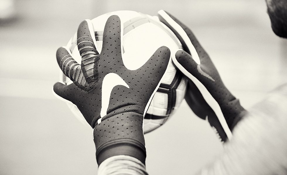 Ridisegnare i guanti da portiere: Nike Mercurial Touch Elite