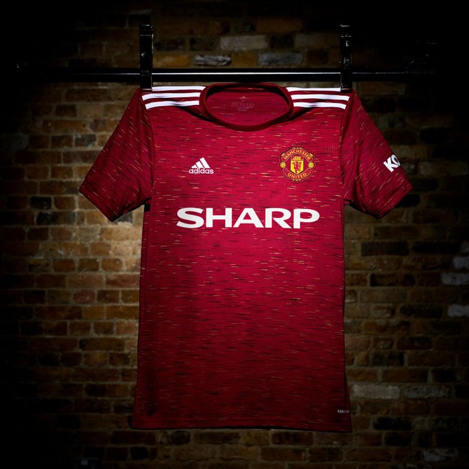 L'iconica scritta Sharp sulle maglie 2020-2021 sponsor vintage del Man Utd 