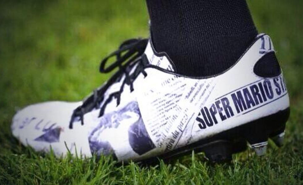 Why always me? Le scarpe-tabloid di Mario Balotelli