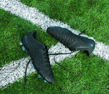 Umbro UX1 Concept FG Blackout, la fotogallery