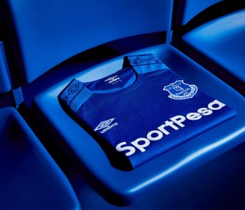 Umbro presenta la maglia home dell’Everton 2017/18