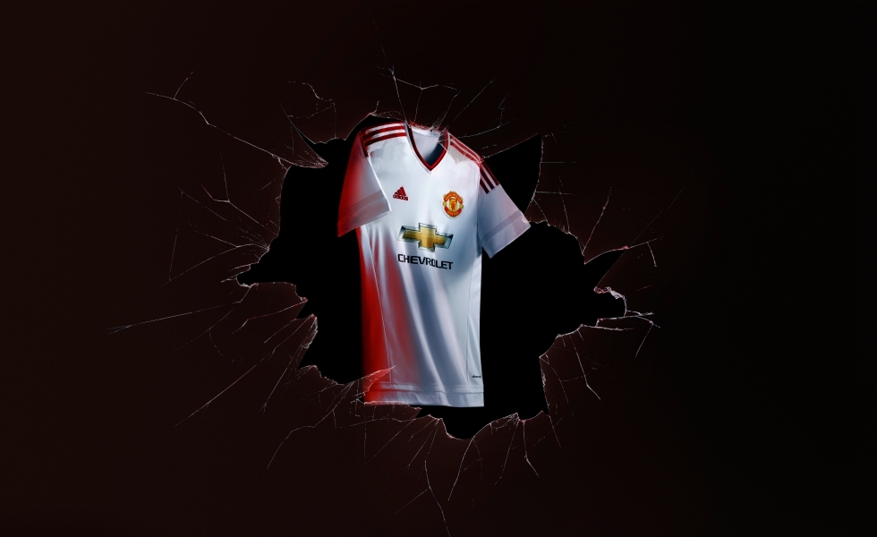Adidas e il nuovo kit away del Manchester United 2015/2016