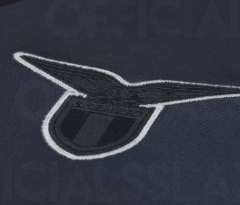 Macron, la maglia della Lazio per l’Europa League è nera