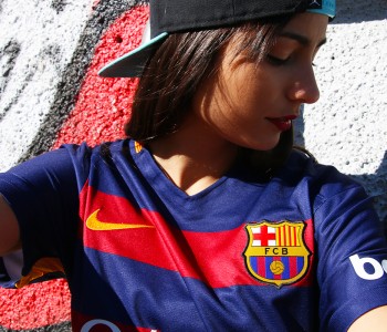 Thessa e la prima maglia Nike del Barcellona