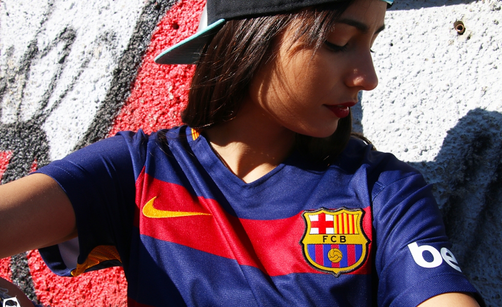 Thessa e la prima maglia Nike del Barcellona