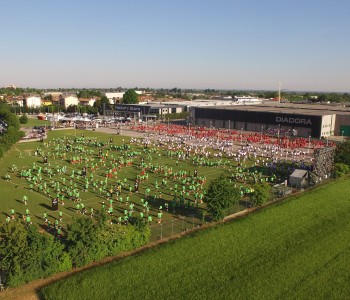 Diadora realizza il record del mondo di palleggio simultaneo