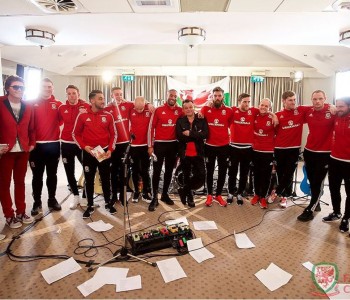 I Manic Street Preachers con il Galles a Euro 2016