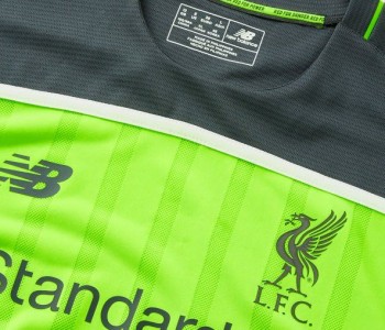 Toxic green: la nuova terza maglia del Liverpool