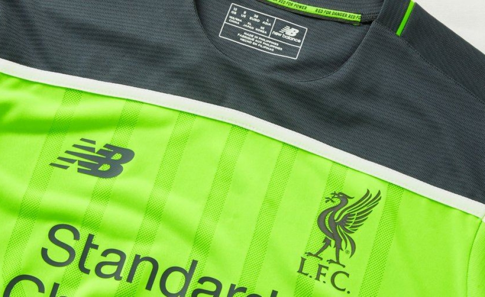 Toxic green: la nuova terza maglia del Liverpool