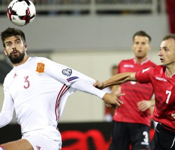 Piquè e il mistero della maglia away della Spagna