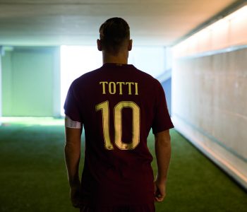 Nike, la maglia della Roma per il derby