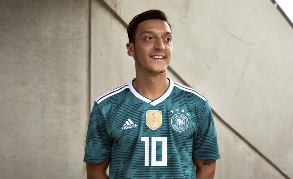 Adidas, la maglia away della Germania per Russia 2018