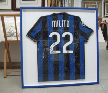 Come incorniciare le maglie da calcio: i consigli per i collezionisti